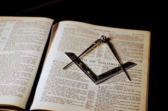Why the Square and Compasses Became the Symbol of Freemasonry